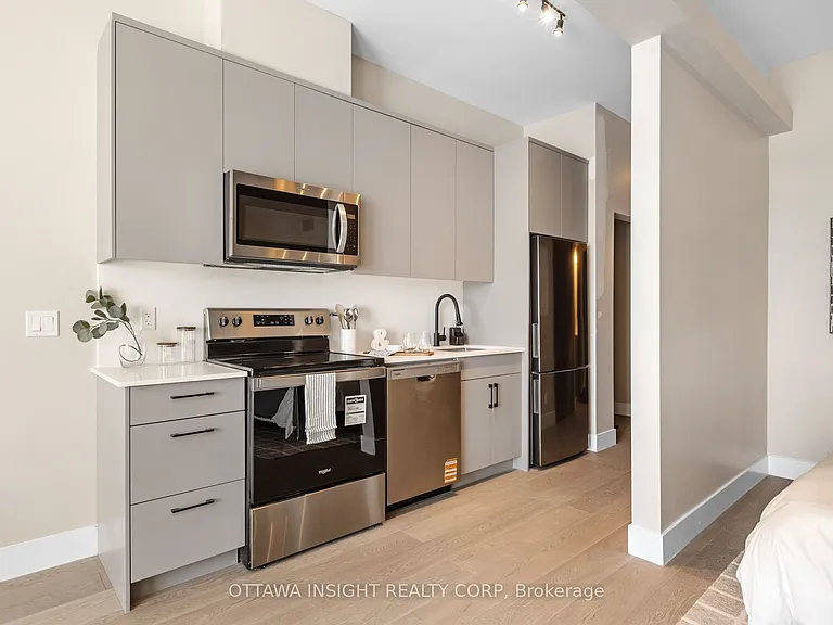 180 Kanata Ave #1A — Photo 4