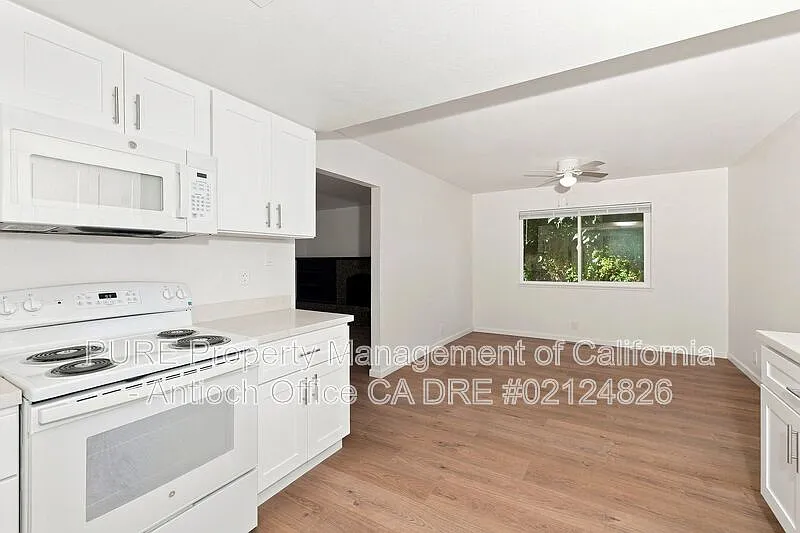 3 bed, 2.0 bath, 1490 sqft, $3,200 — Photo 4