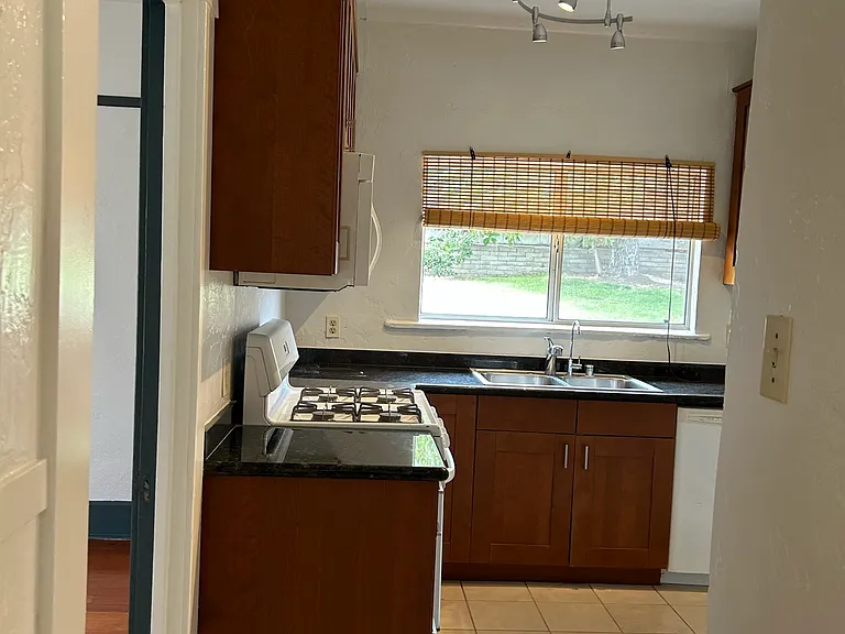 2220 Rosecrans St — Photo 24