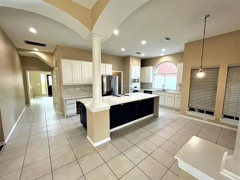 18716 Greenside Dr — Photo 11