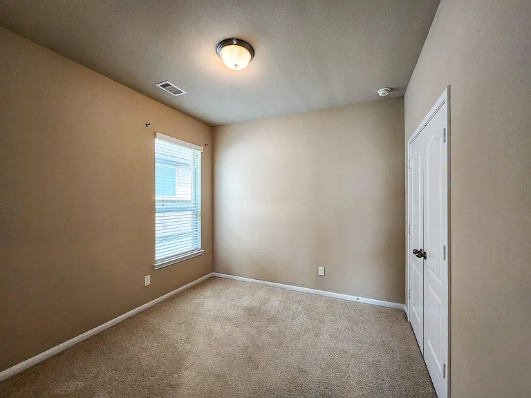 911 Daffodil View Ct — Photo 38