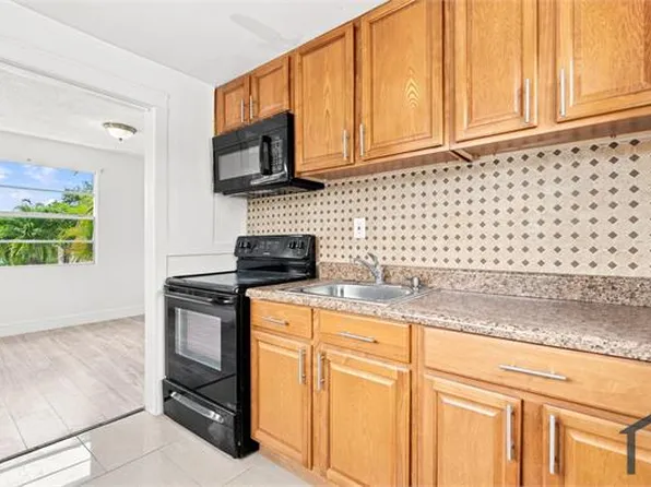 1220 N 16th Ct #5, Hollywood, FL 33020