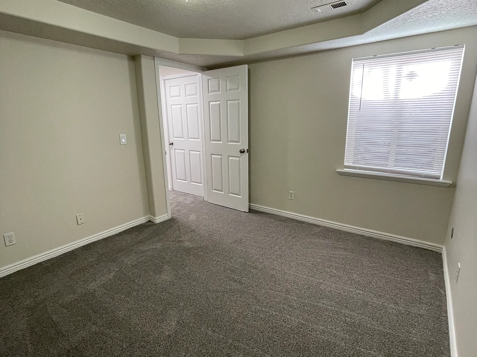 2 bed, 3100 sqft, $800 — Photo 3