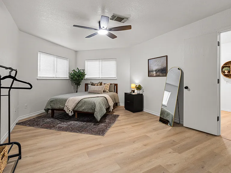 Bedroom 7
Private Bathroom
Queen Bed
Spacious Room
Workspace
Full Length Mirror
2 Drawer Nightstand
Wardrobe