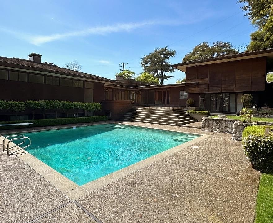 1st image of 300 Mountain Ave