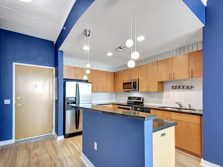 300 S Australian Ave — Photo 4