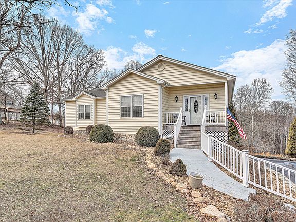 3rd image of 1615 Morewood Rd