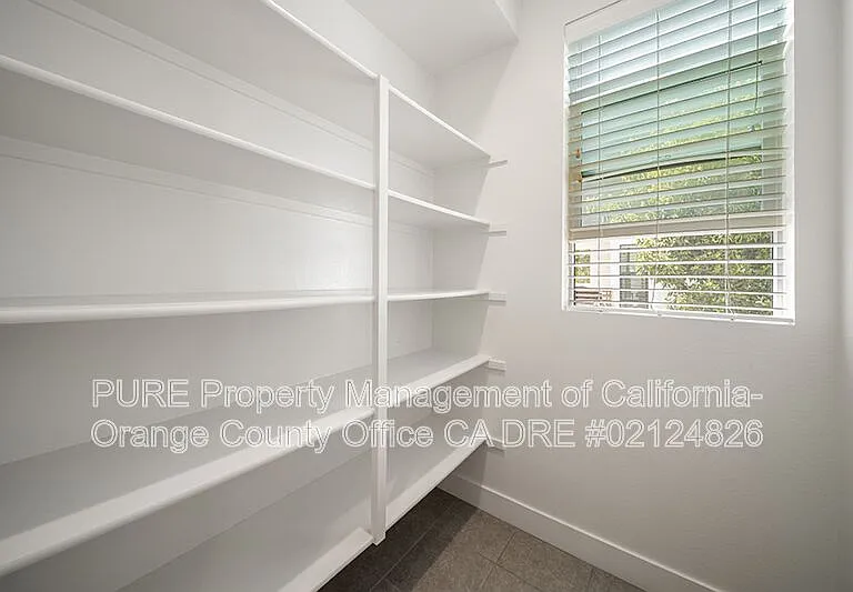 661 W 17th St — Photo 25