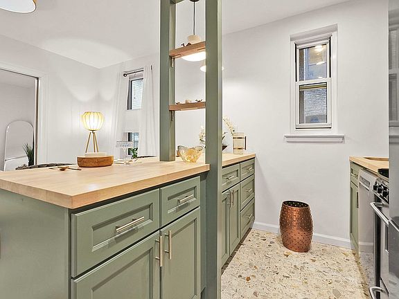 4th image of 30 Monroe Pl APT 1D