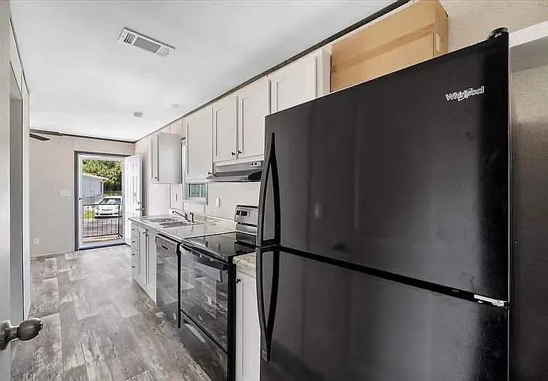 Lakeview Terrace — Photo 1