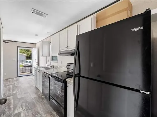 Lakeview Terrace, 1250 Lakeview Dr, Deland, FL 32720