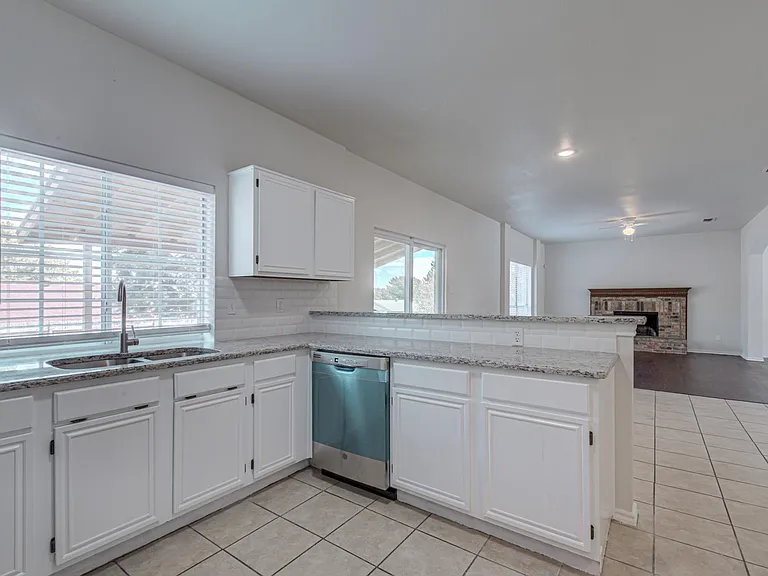 1411 Prentice St — Photo 14