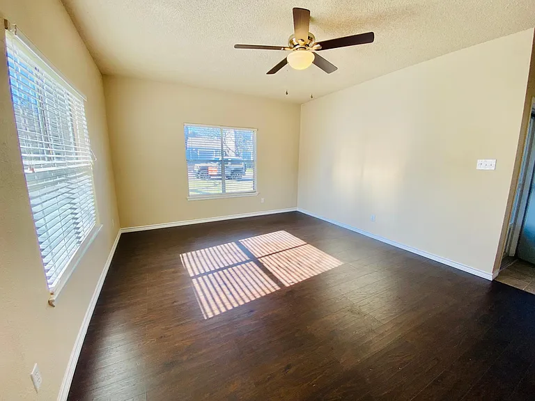 103 Hughson Ct — Photo 6
