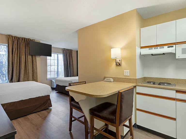 Studio Suite - 2 Full Beds