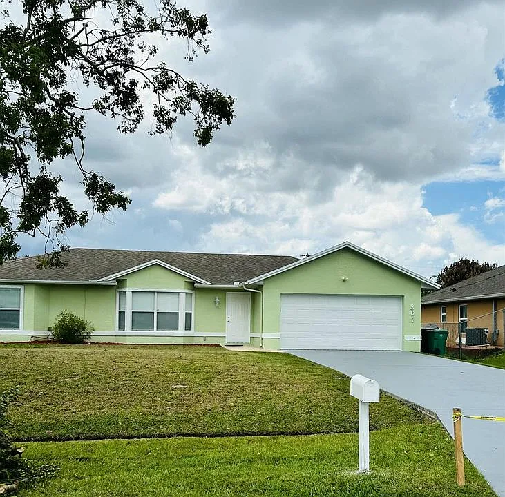 367 SW Donna Ter