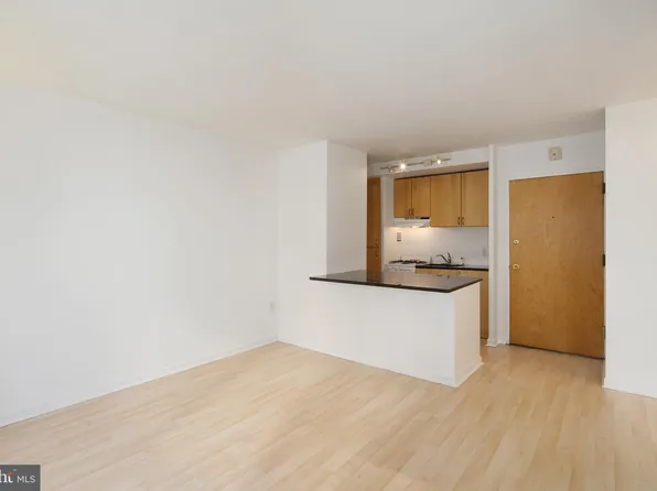 2101 Chestnut St APT 320, Philadelphia, PA 19103