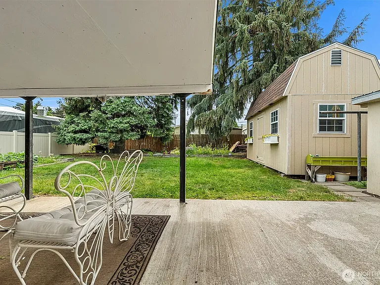 1103 Jefferson St — Photo 6