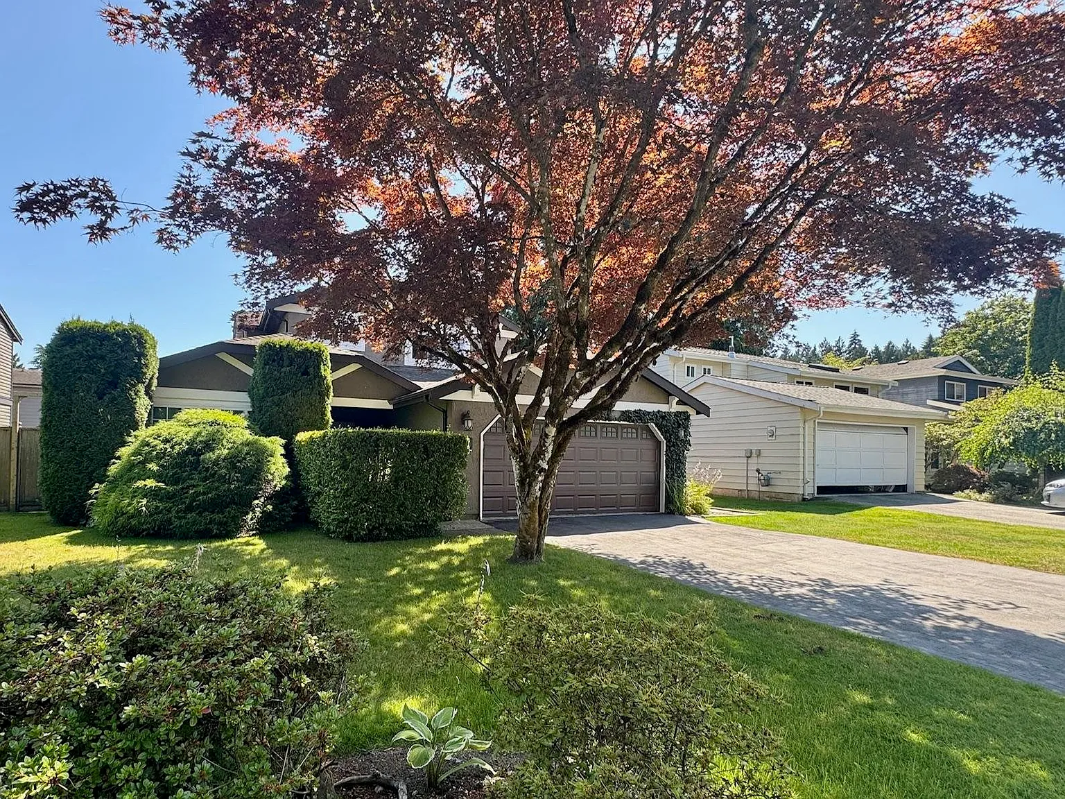 4 bed, 2025 sqft, $4,350 — Photo 2