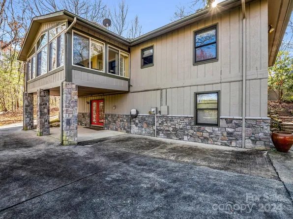 13 Cheestoonaya Ct, Brevard, NC 28712