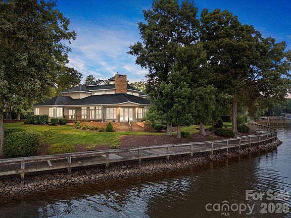 2nd image of 1890 Yacht Club Dr