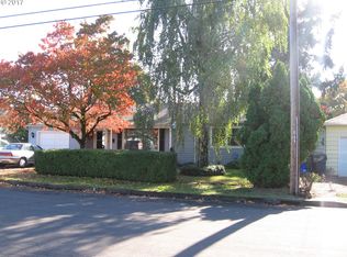 645 E Berkeley St, Gladstone, OR 97027