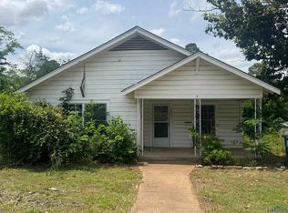 801 E Lake Dr, Gladewater, TX 75647