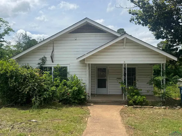 801 E Lake Dr, Gladewater, TX 75647