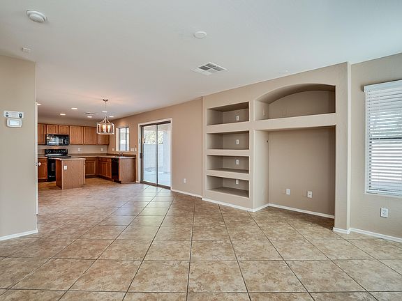 4th image of 43954 W Lindgren Dr