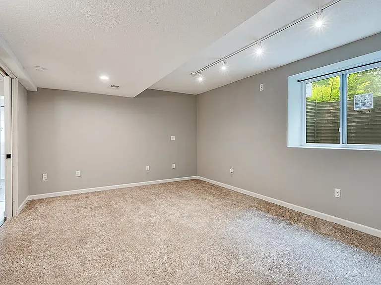 3132 Utah Ave N — Photo 13