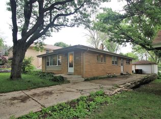 3304 N 107th St, Wauwatosa, WI 53222