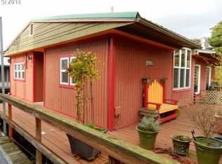 394 N Tomahawk Island Dr, Portland, OR