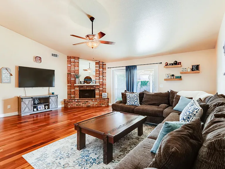 8553 W Joan De Arc Ave — Photo 4