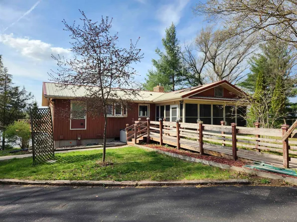 N4123 Rory Rd, Poynette, WI 53955