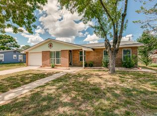 1102 Harvey Ave, Pleasanton, TX 78064