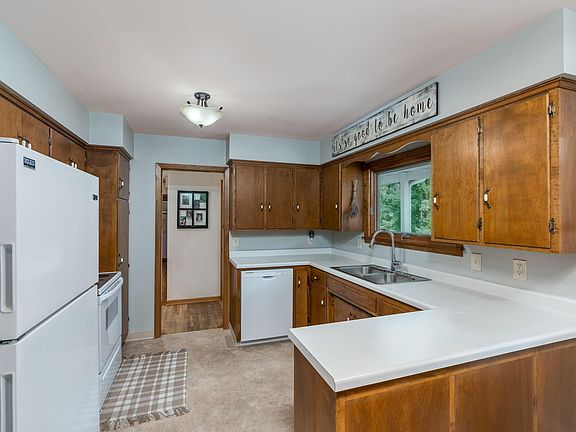 5th image of 828 Lower Johnson Cir