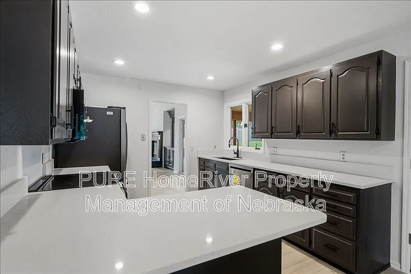 4 bed, 4.0 bath, 3179 sqft, $3,200 — Photo 4