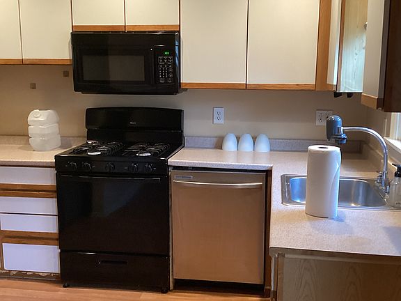 5th image of 360 E Hector St