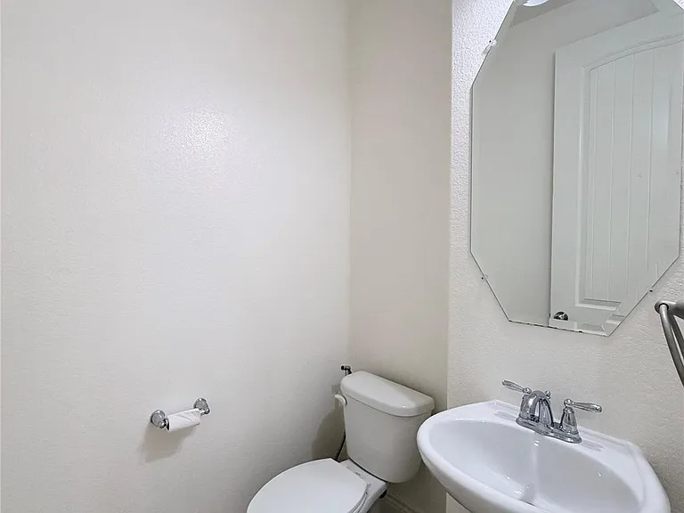 6515 Sterling Shores Ln — Photo 10