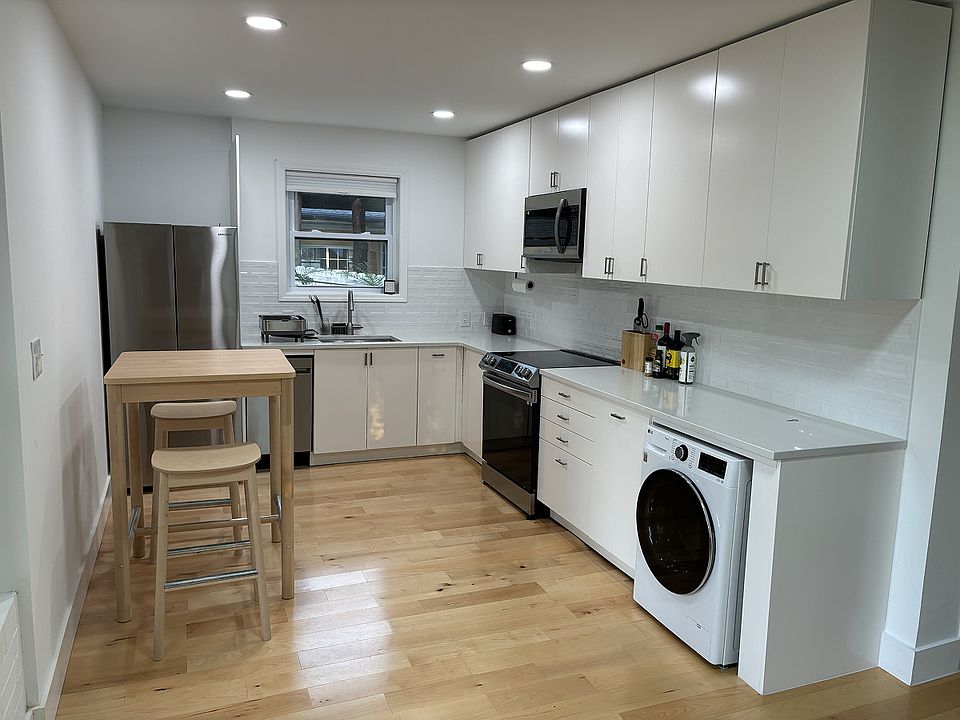 Kitchen, in-unit washing machine