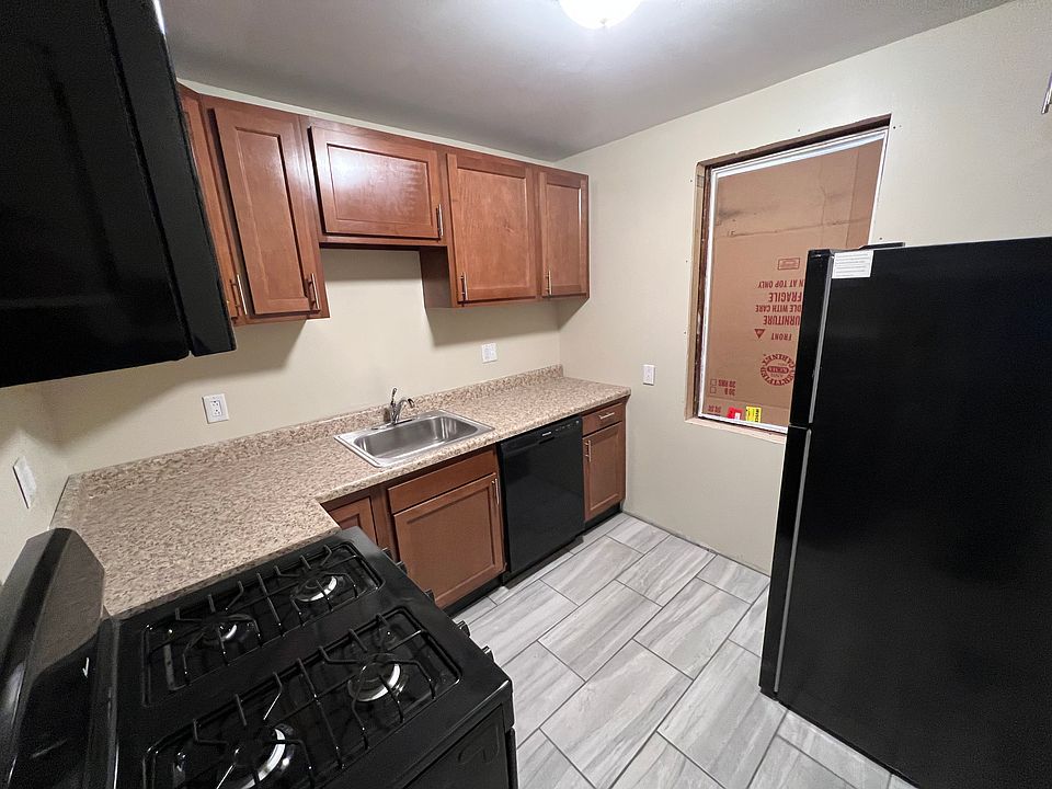 1st image of 1813 Locust St Floor 1