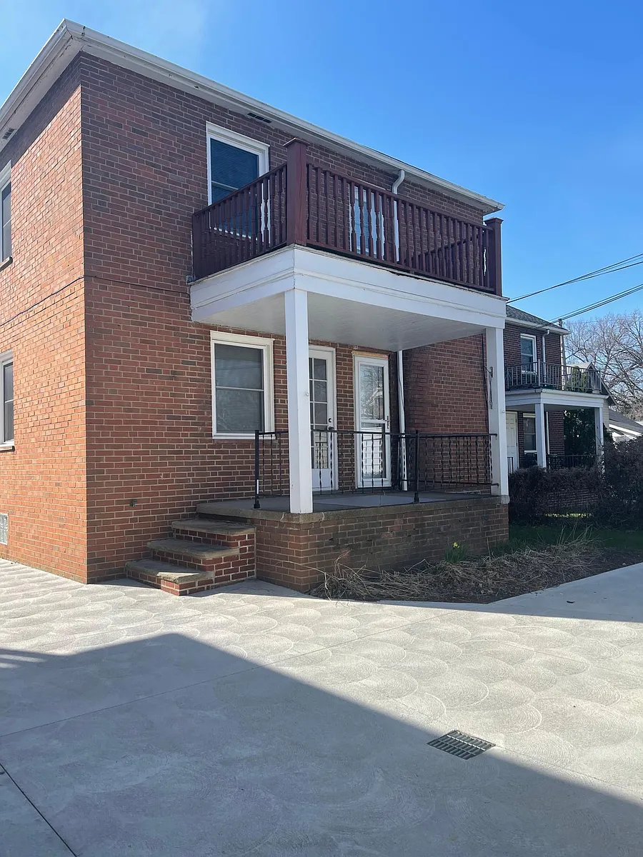 Building Photo - 2217 Warren Rd #1