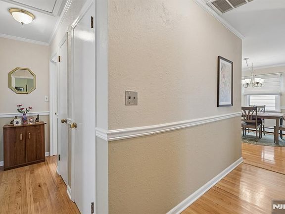 5th image of 95 Park Pl