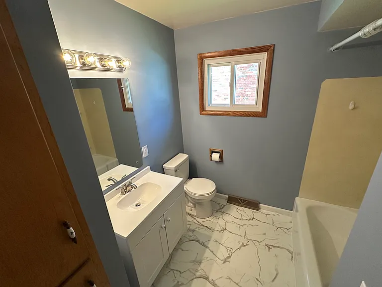 649 E Hopocan Ave — Photo 4