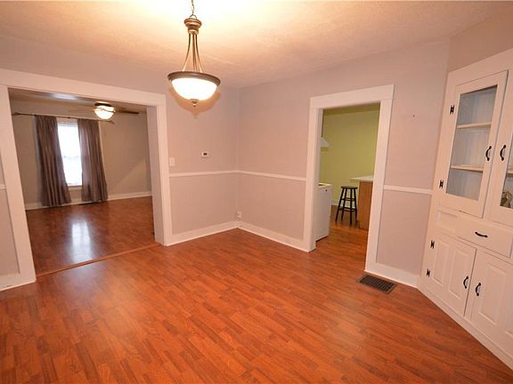 4th image of 324 N Clairmont Ave