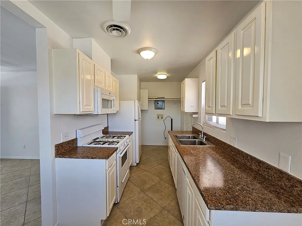 2 bed, 760 sqft, $1,675 — Photo 4
