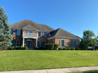 925 Lyons Ridge Dr, Cary, IL 60013