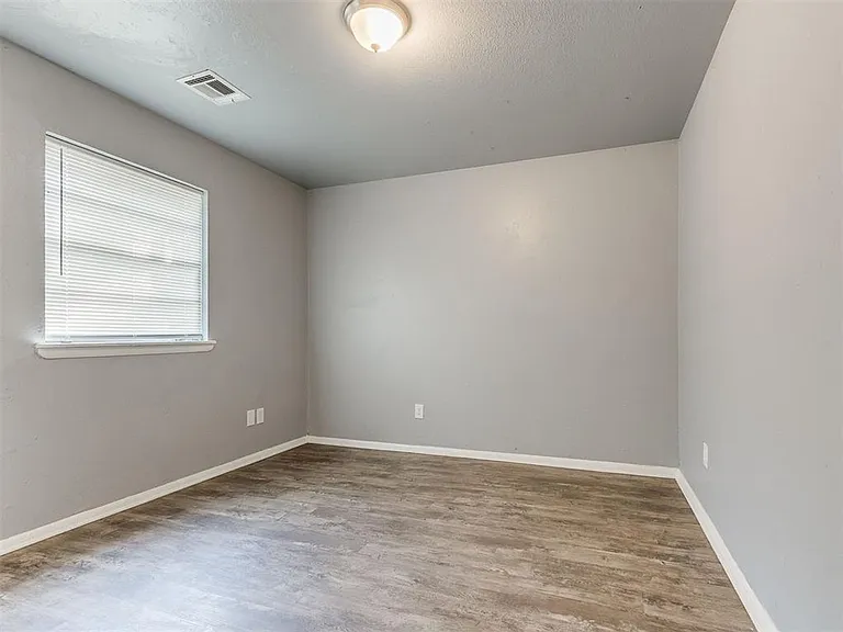 3020 SW 65th Pl — Photo 4