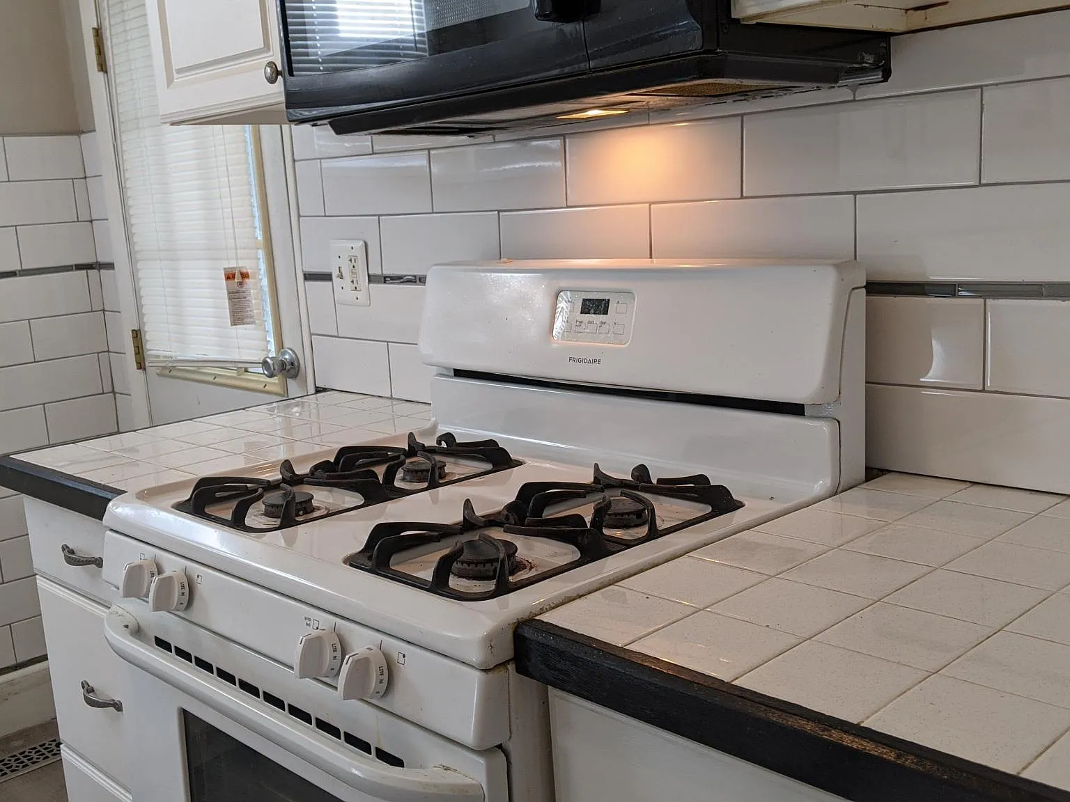 204 8th Ave — Photo 3