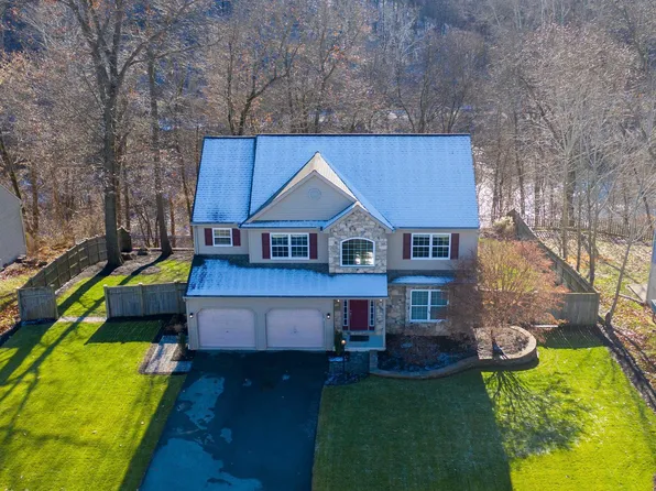 150 Burberry Ln, Mount Wolf, PA 17347