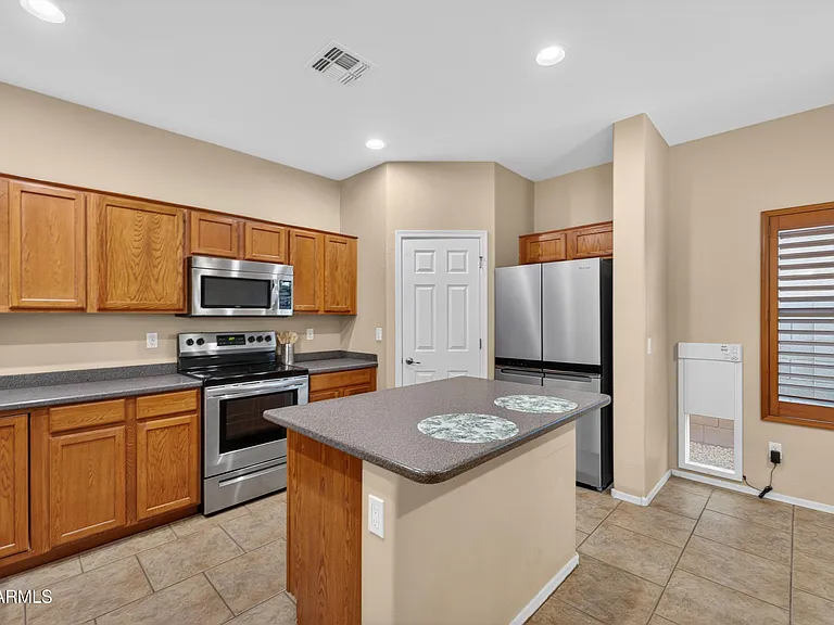 921 W Dana Dr — Photo 7